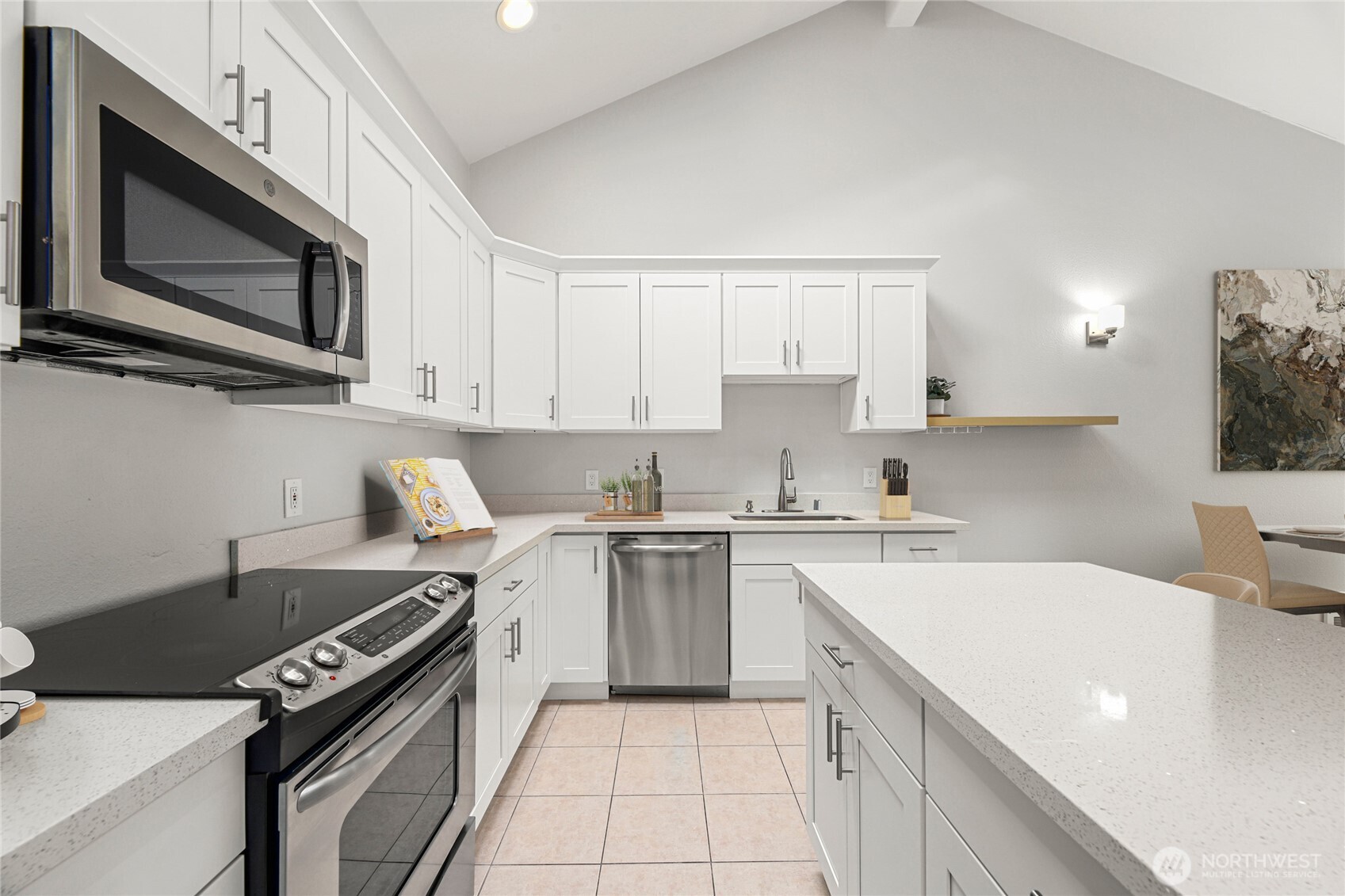 1709 18th Avenue #302, Seattle, WA 98122-7005, photo 5 of 19