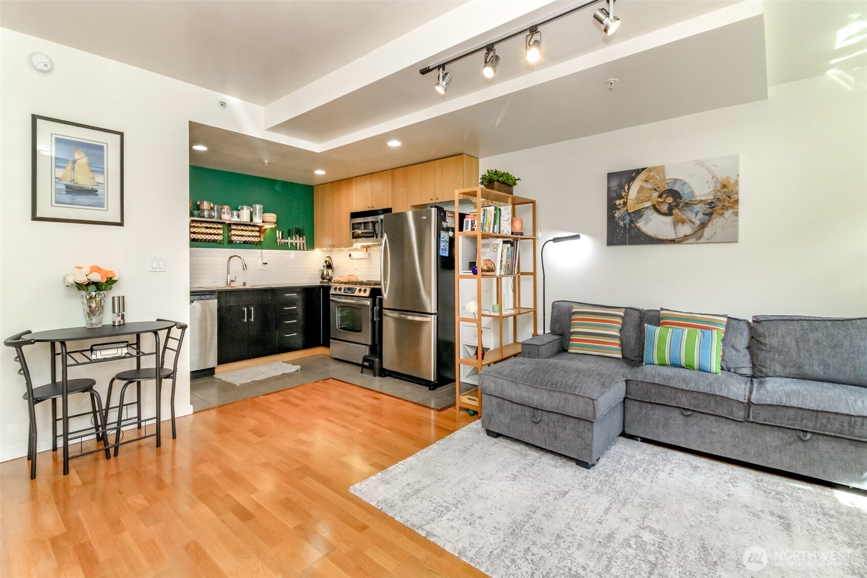 76 Cedar Street #207, Seattle, WA 98121, photo 2 of 34