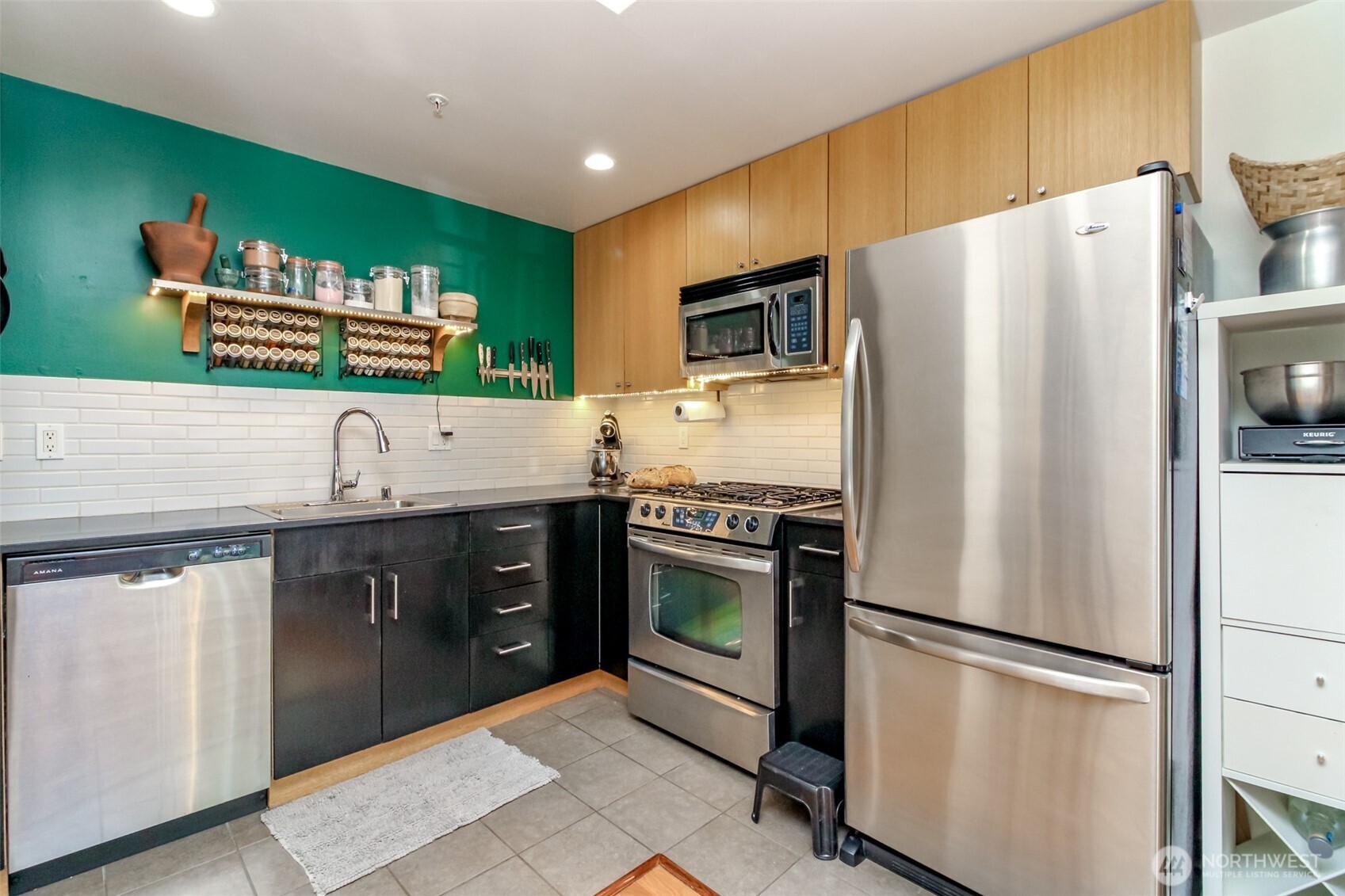 76 Cedar Street #207, Seattle, WA 98121, photo 3 of 34