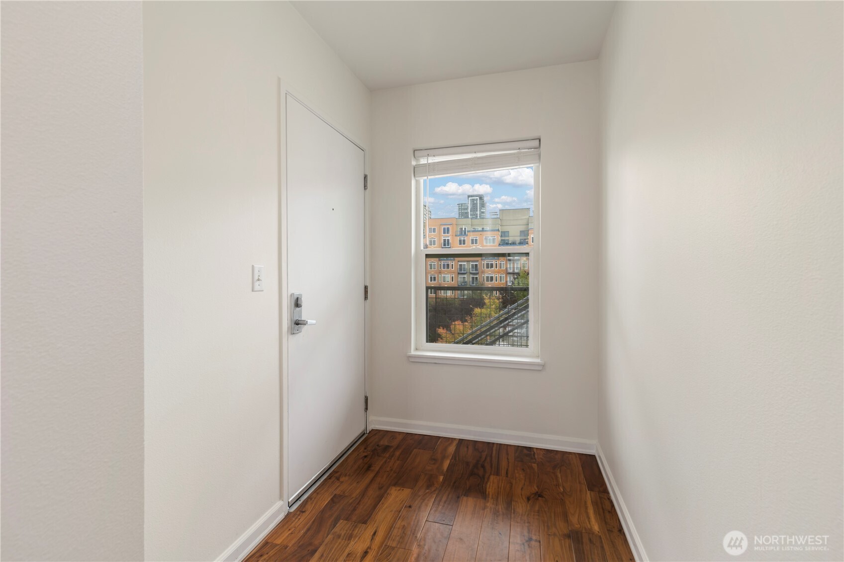 2440 Western Avenue #807, Seattle, WA 98121, photo 5 of 32