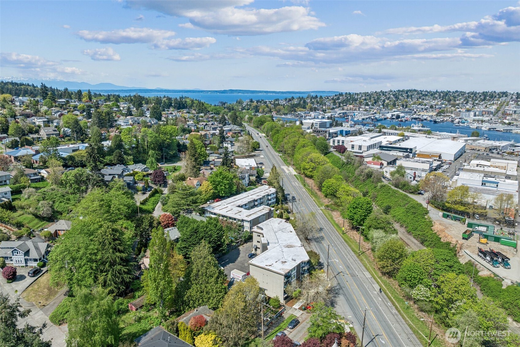 4051 Gilman Avenue W, Seattle, WA 98199, photo 4 of 18