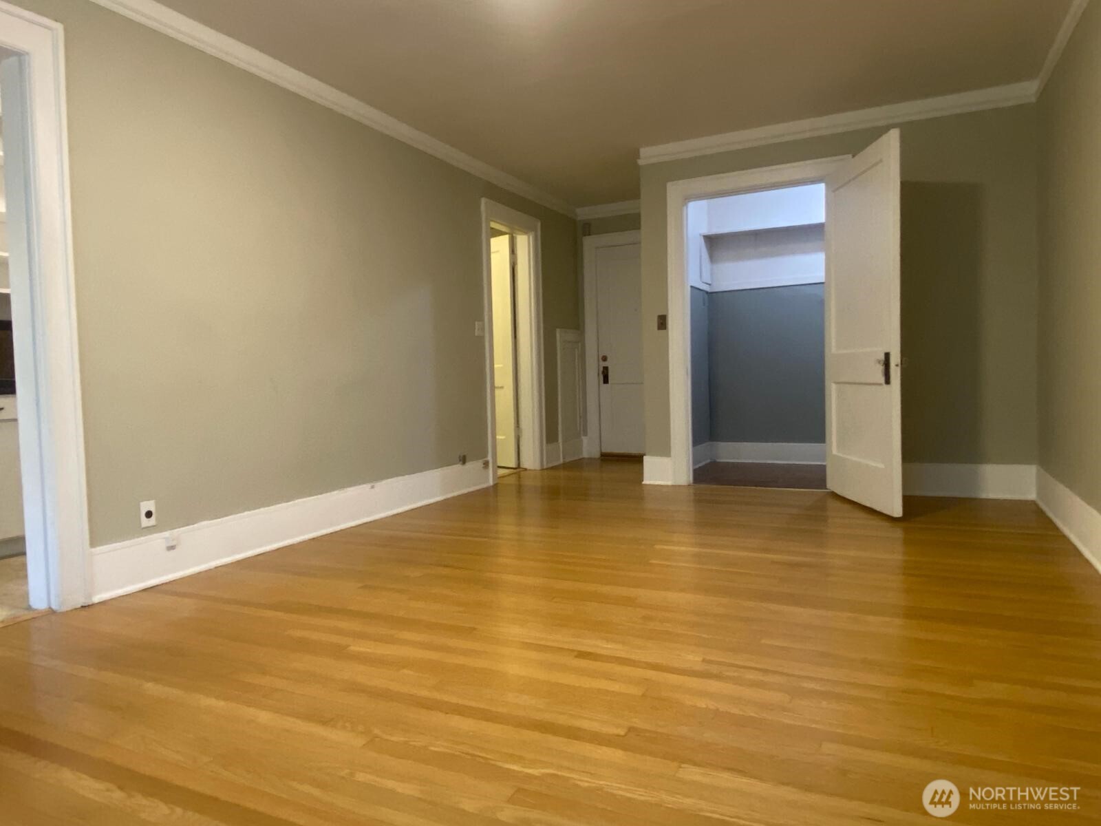 4725 15th Avenue NE #14, Seattle, WA 98105, photo 4 of 12