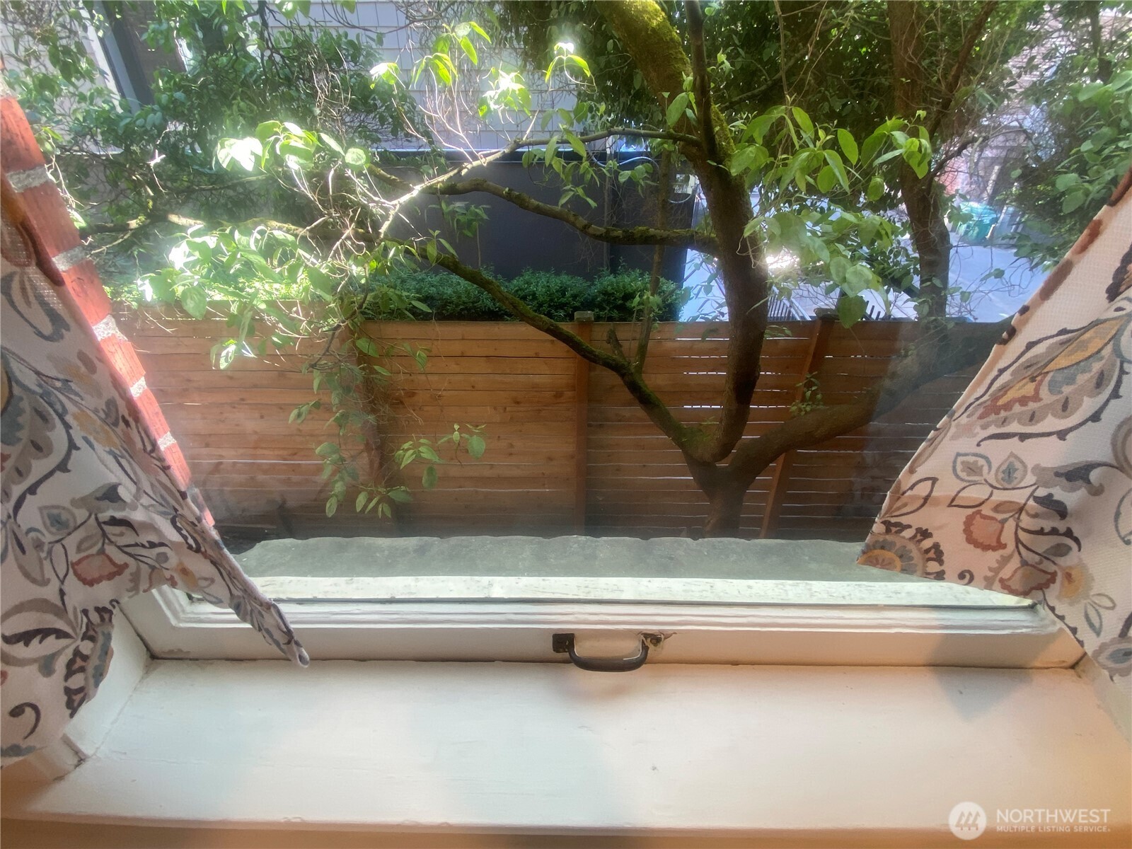 4725 15th Avenue NE #14, Seattle, WA 98105, photo 3 of 7