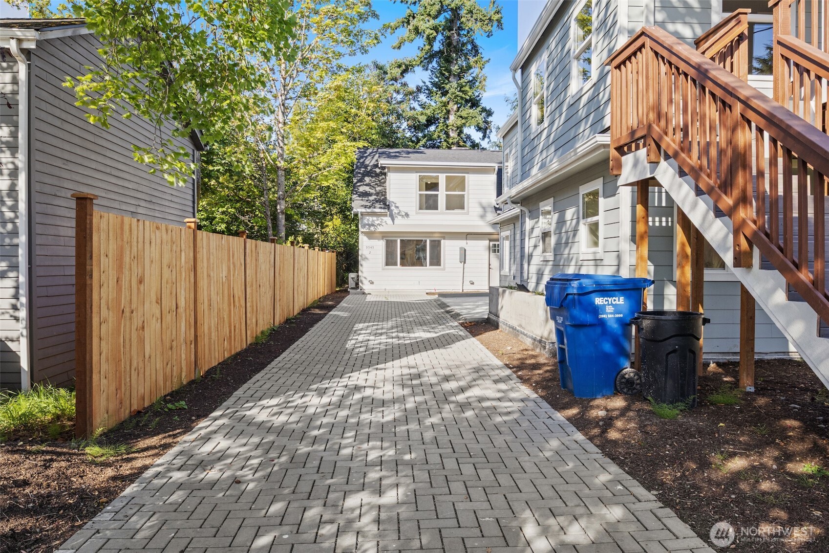 9545 Wallingford Avenue N, Seattle, WA 98103, photo 2 of 22