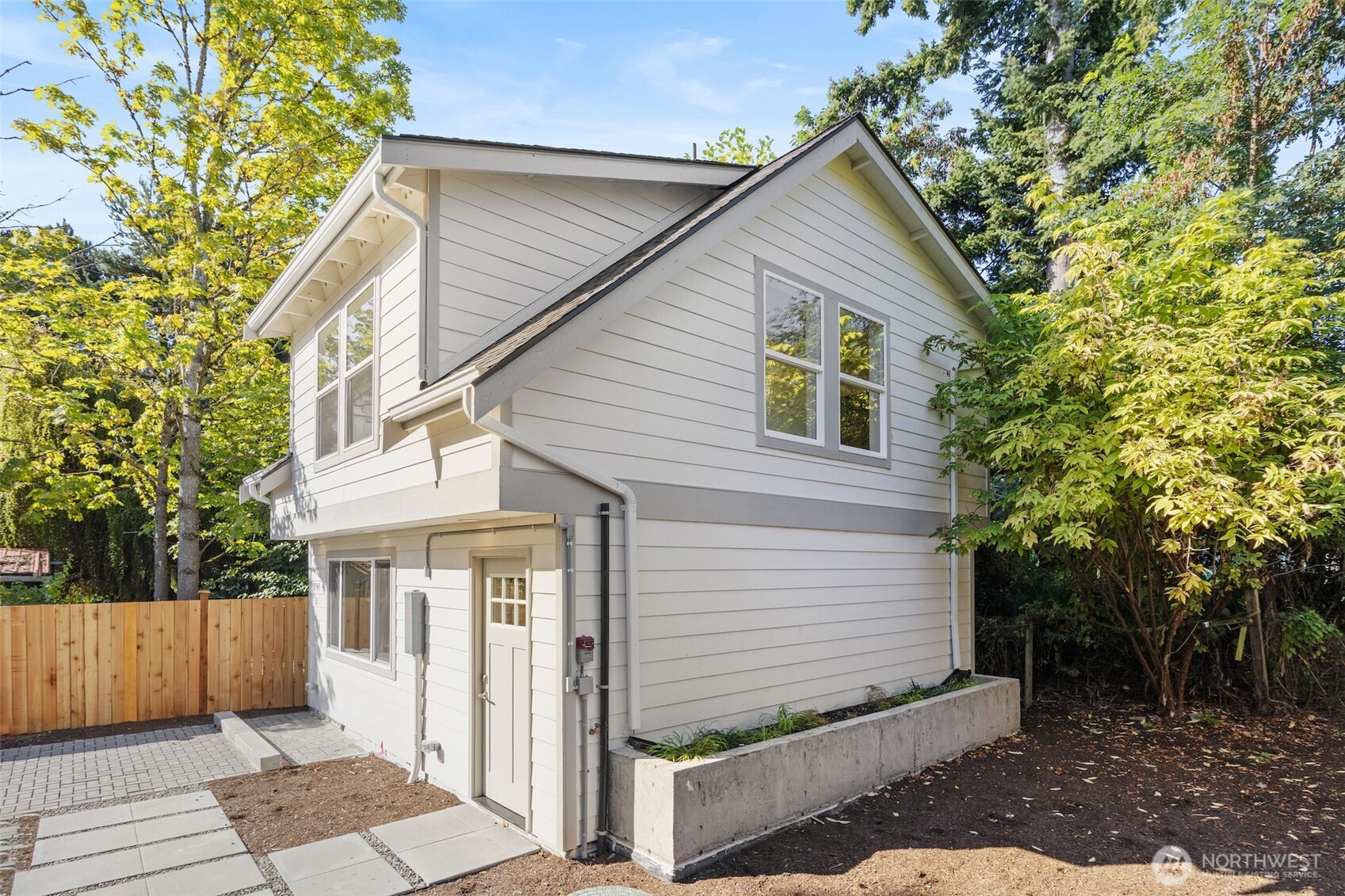 9545 Wallingford Avenue N, Seattle, WA 98103, photo 4 of 22