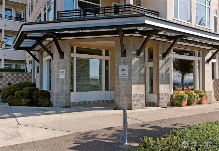 2000 Alaskan Way #255, Seattle, WA 98121-2104, photo 2 of 31