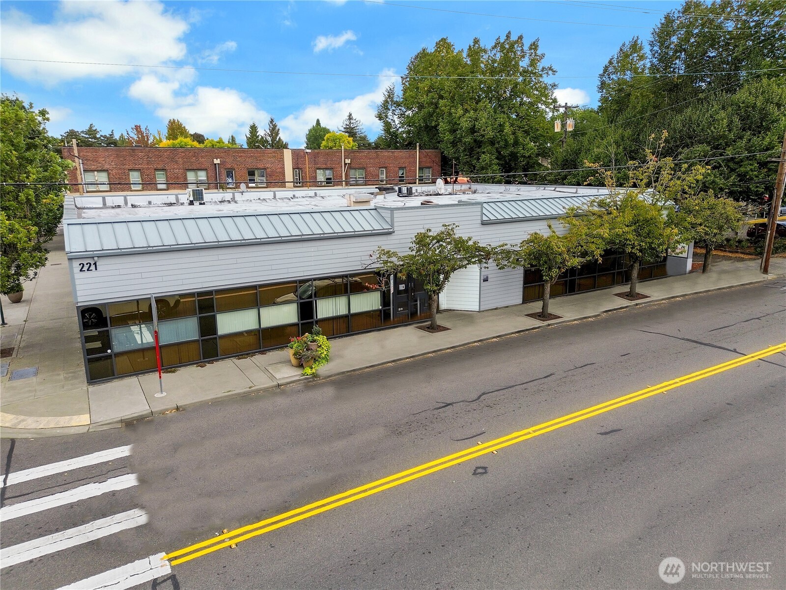 221 W Gowe St