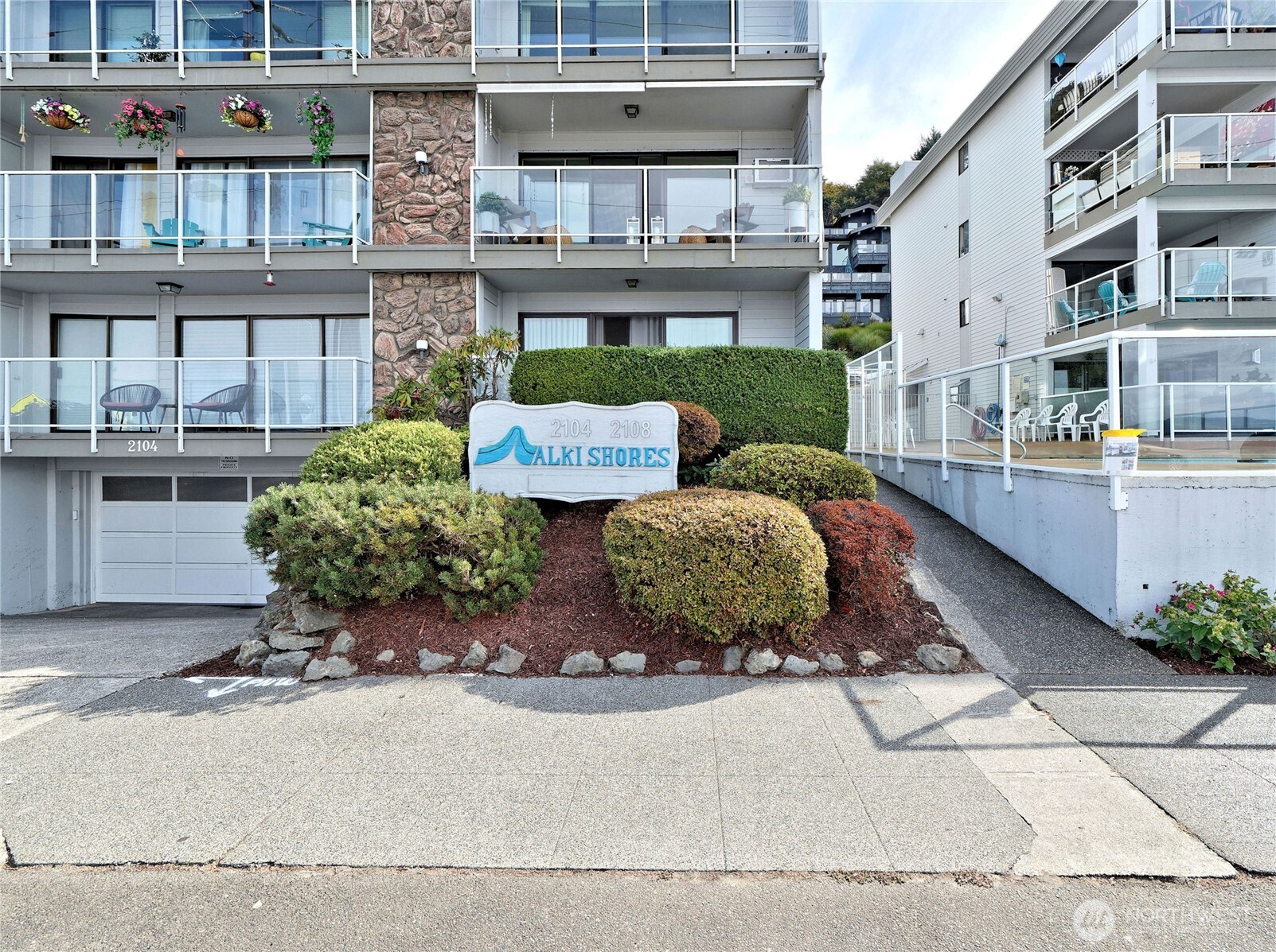 2104 Alki Avenue SW #205, Seattle, WA 98116, photo 3 of 39