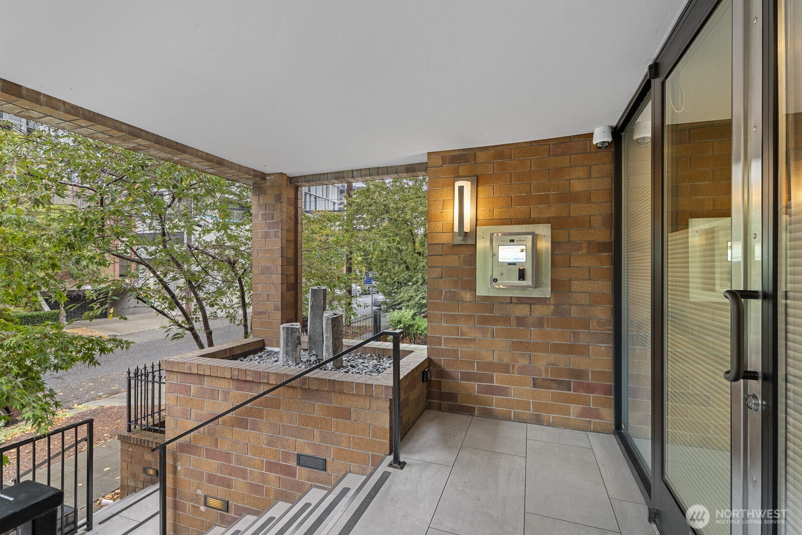 905 Cherry Street #601, Seattle, WA 98104, photo 2 of 21