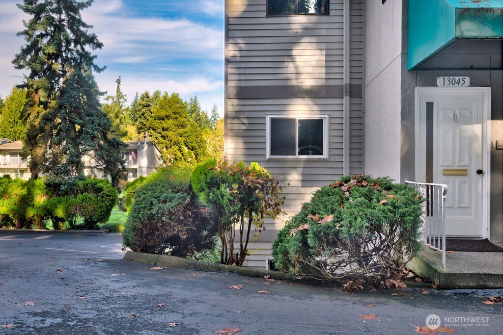 13045 15th Avenue NE #F7, Seattle, WA 98125, photo 5 of 28