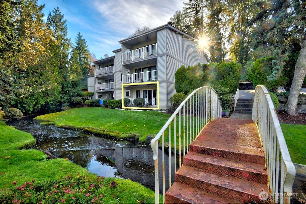 13045 15th Avenue NE #F7, Seattle, WA 98125, photo 3 of 28