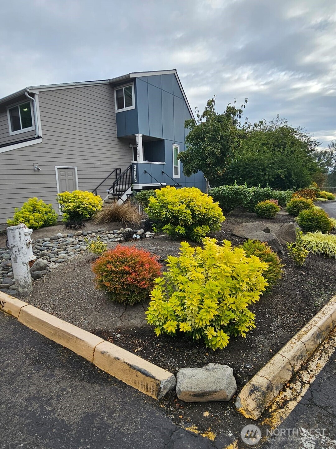 24758 45th Place S, Kent, WA 98032, photo 2 of 3