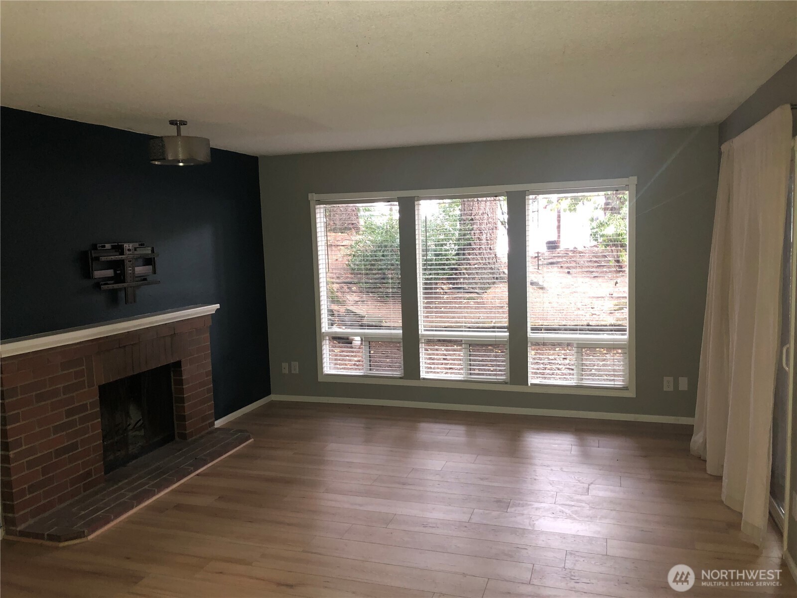 110 SW 116th Street #A11, Seattle, WA 98146, photo 2 of 12