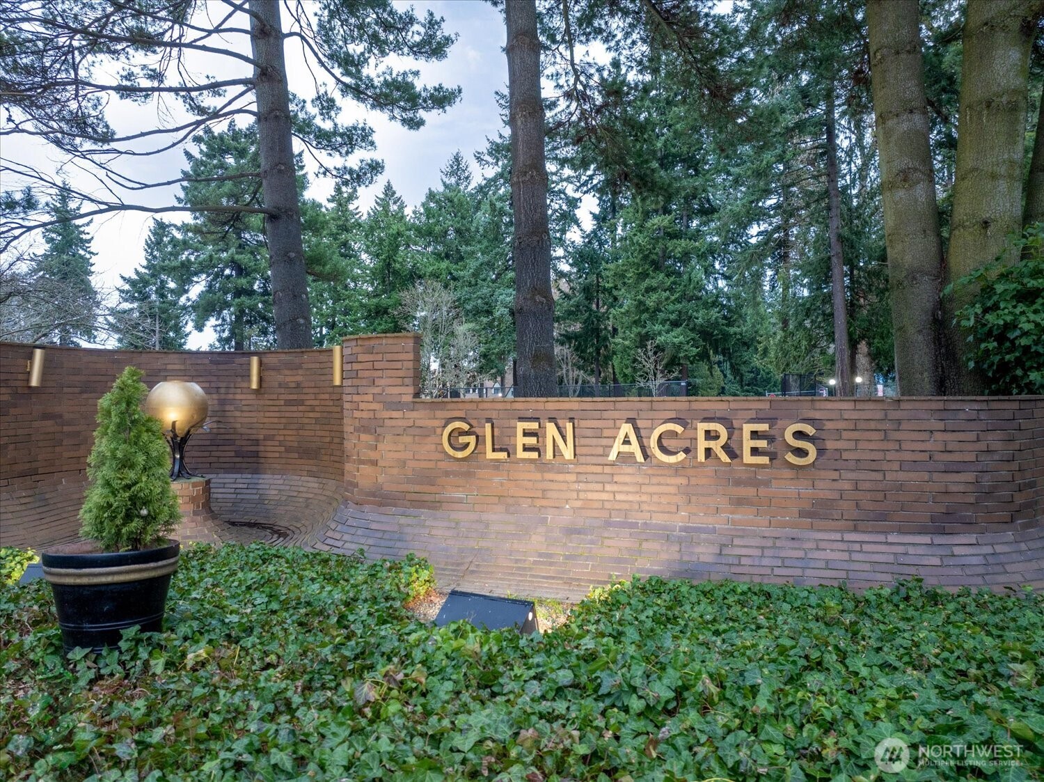 11019 B Glen Acres Drive S, Seattle, WA 98168-1581, photo 3 of 32