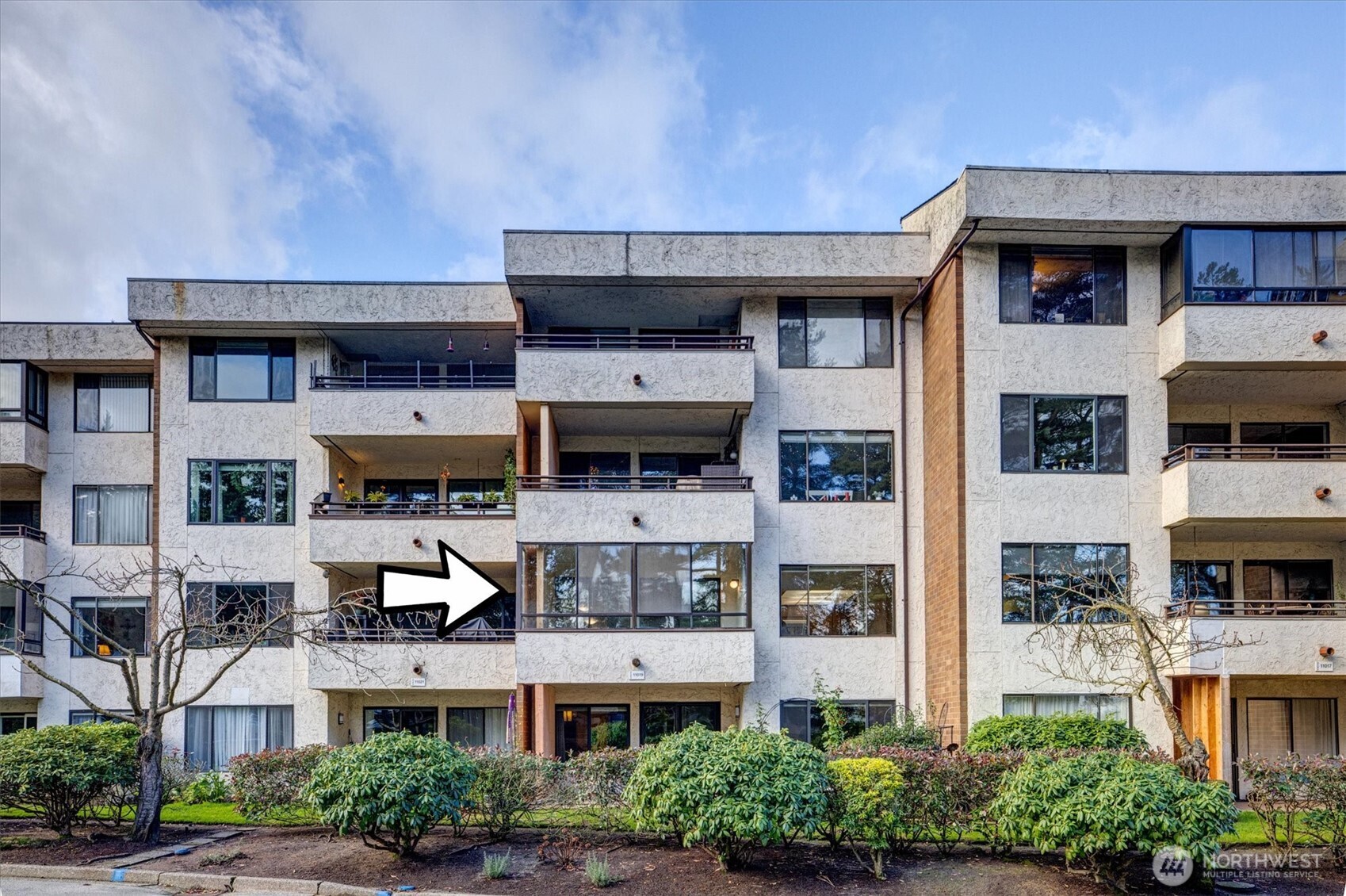 11019 B Glen Acres Drive S, Seattle, WA 98168-1581, photo 2 of 32