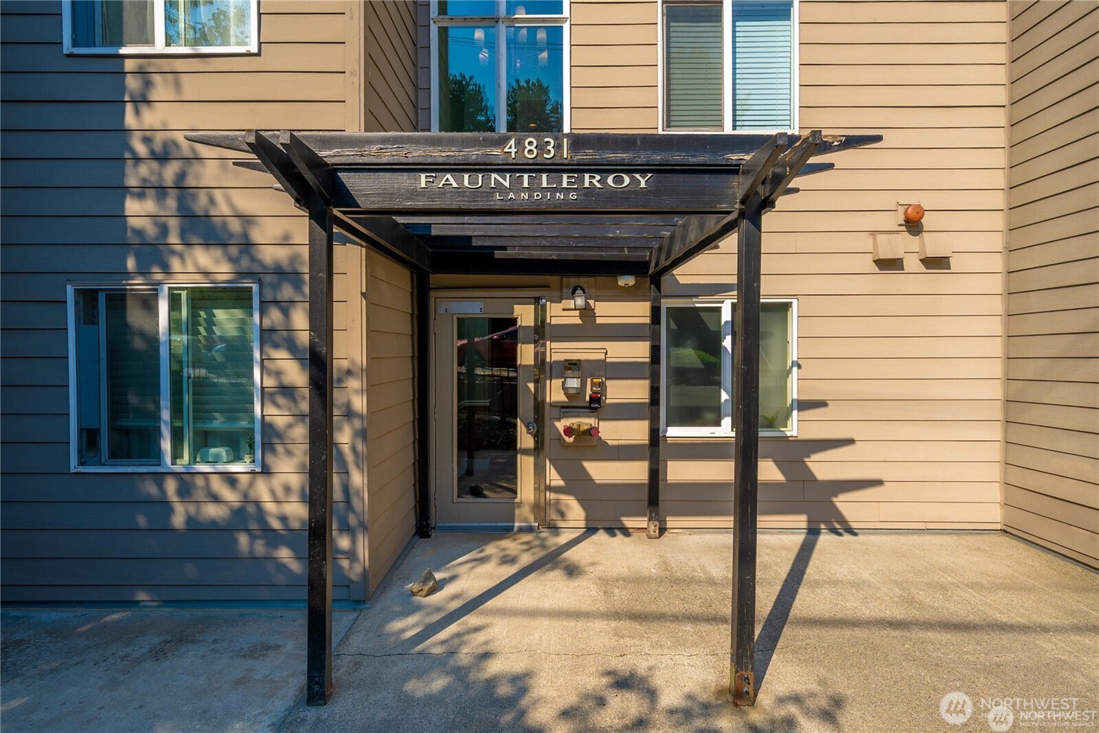 4831 Fauntleroy Way SW #401, Seattle, WA 98116, photo 3 of 23