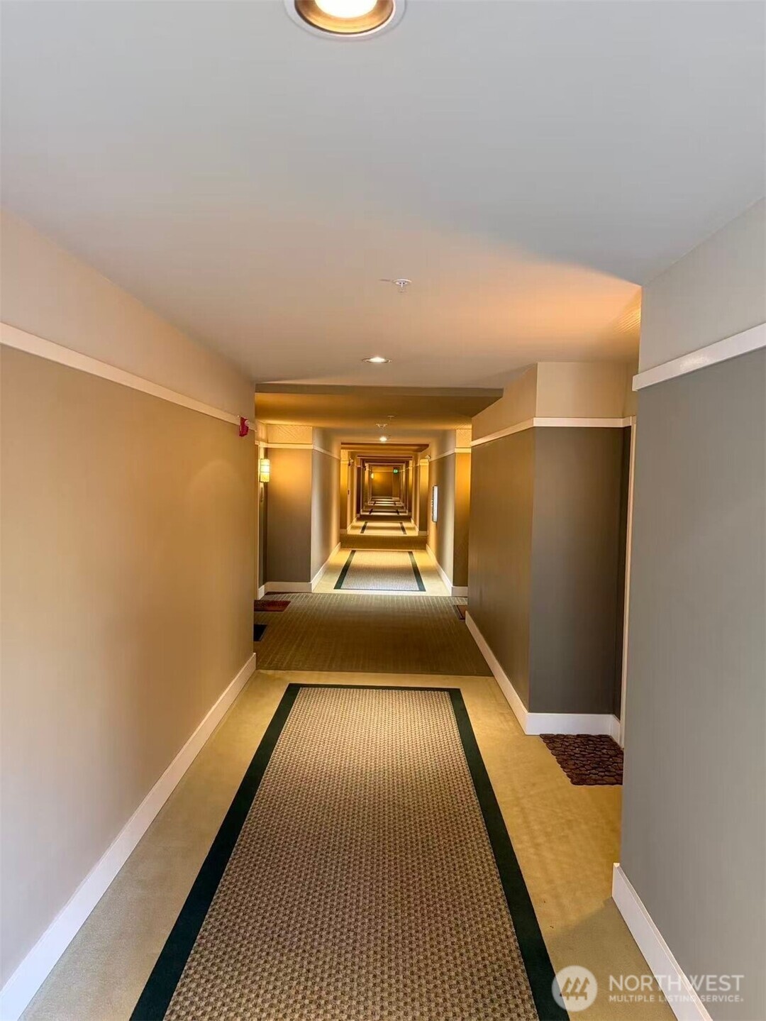 17 W Mercer Street #207, Seattle, WA 98119, photo 2 of 24