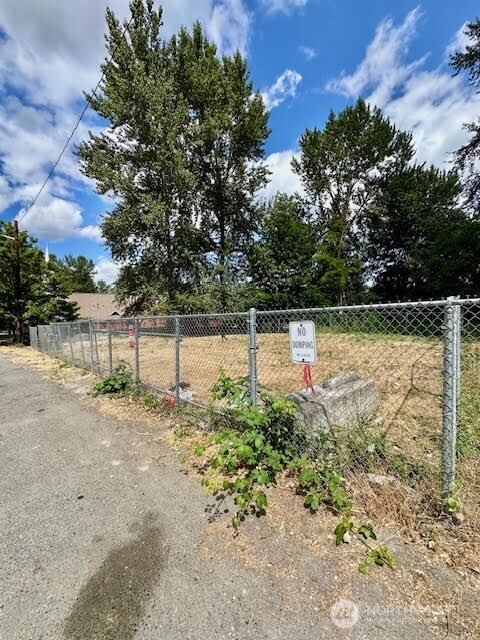 1 st & Myers Way S