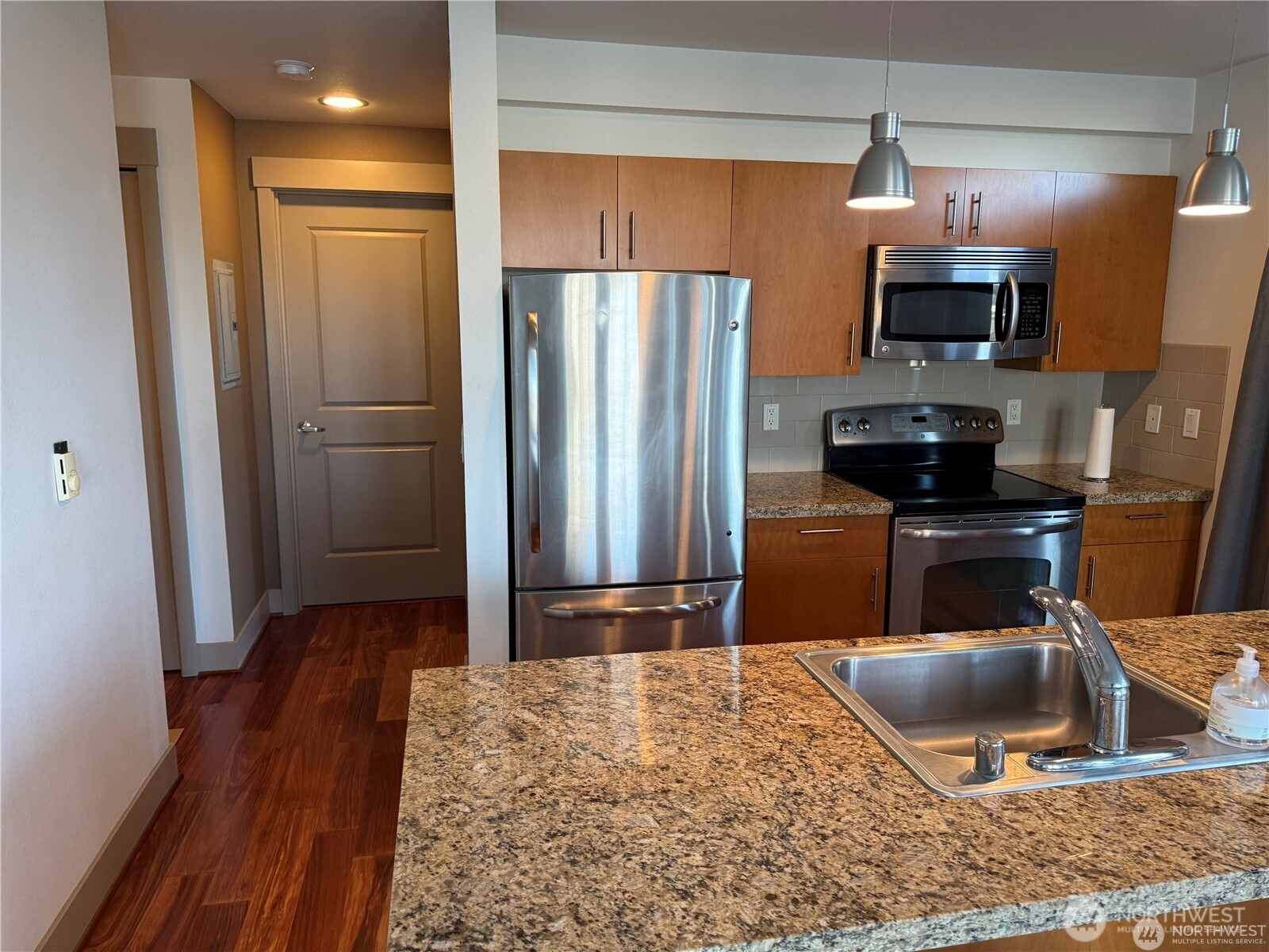 4547 8th Avenue NE #414, Seattle, WA 98105, photo 4 of 29
