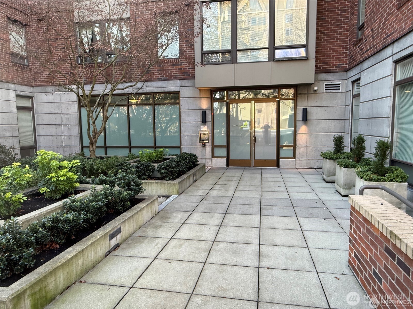 4547 8th Avenue NE #414, Seattle, WA 98105, photo 2 of 29