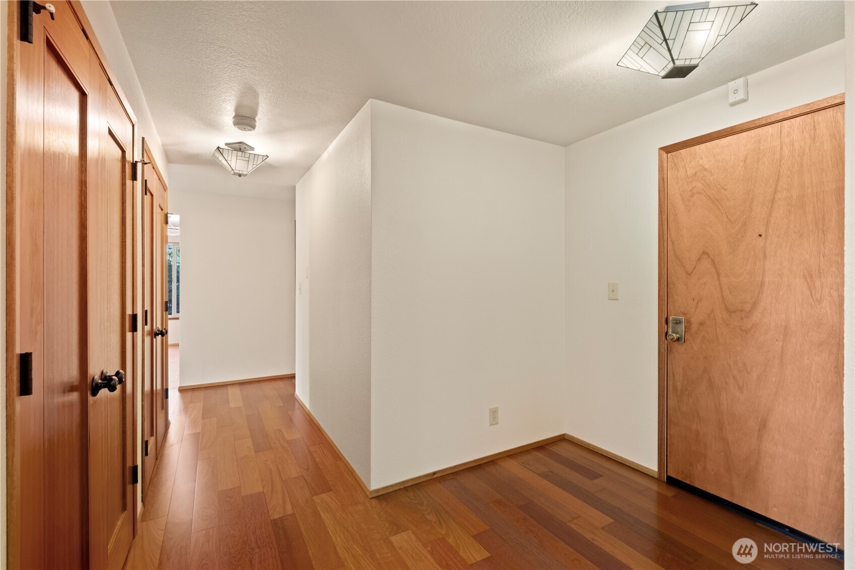 132 N 132nd Street #402, Seattle, WA 98133, photo 3 of 39
