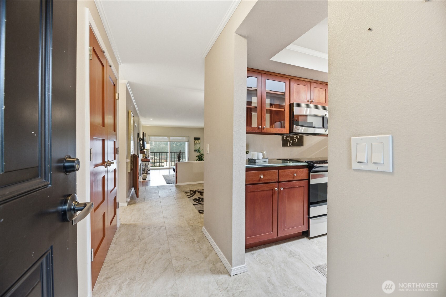 2253 Gilman Drive W #505, Seattle, WA 98119, photo 3 of 37