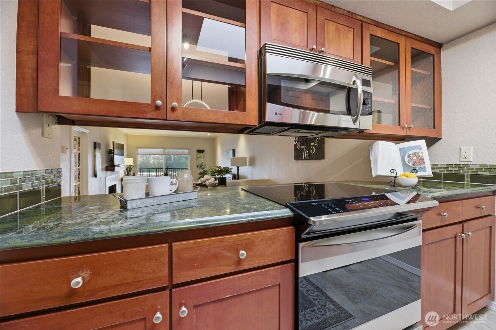 2253 Gilman Drive W #505, Seattle, WA 98119, photo 5 of 37