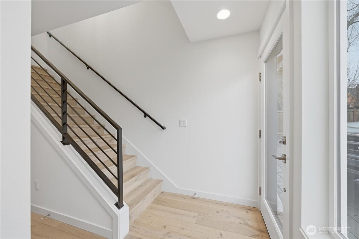 7320 11th Avenue NE, Seattle, WA 98115, photo 2 of 15