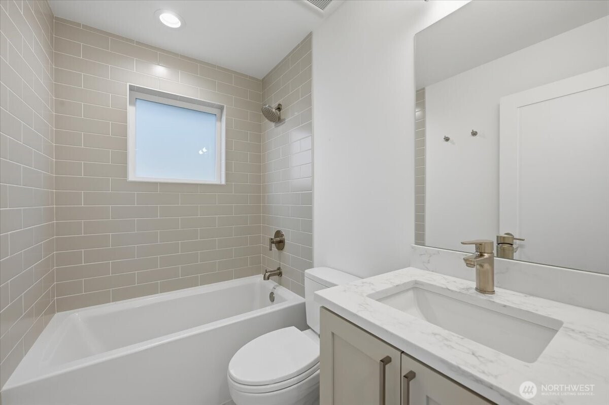 7320 11th Avenue NE, Seattle, WA 98115, photo 4 of 15