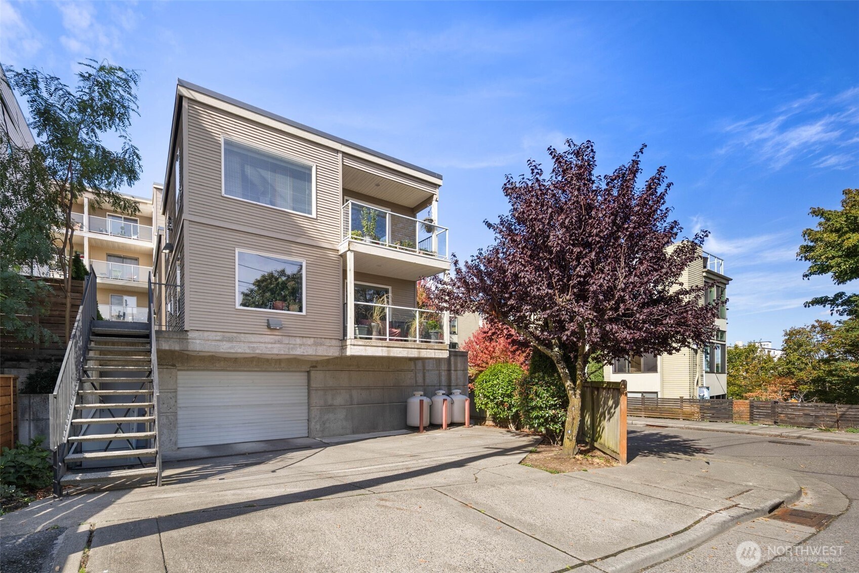 559 McGraw Street #402, Seattle, WA 98109, photo 3 of 39