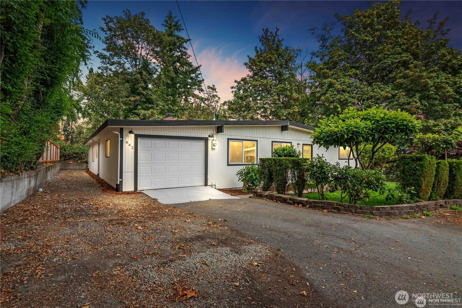 842 S 143rd Place