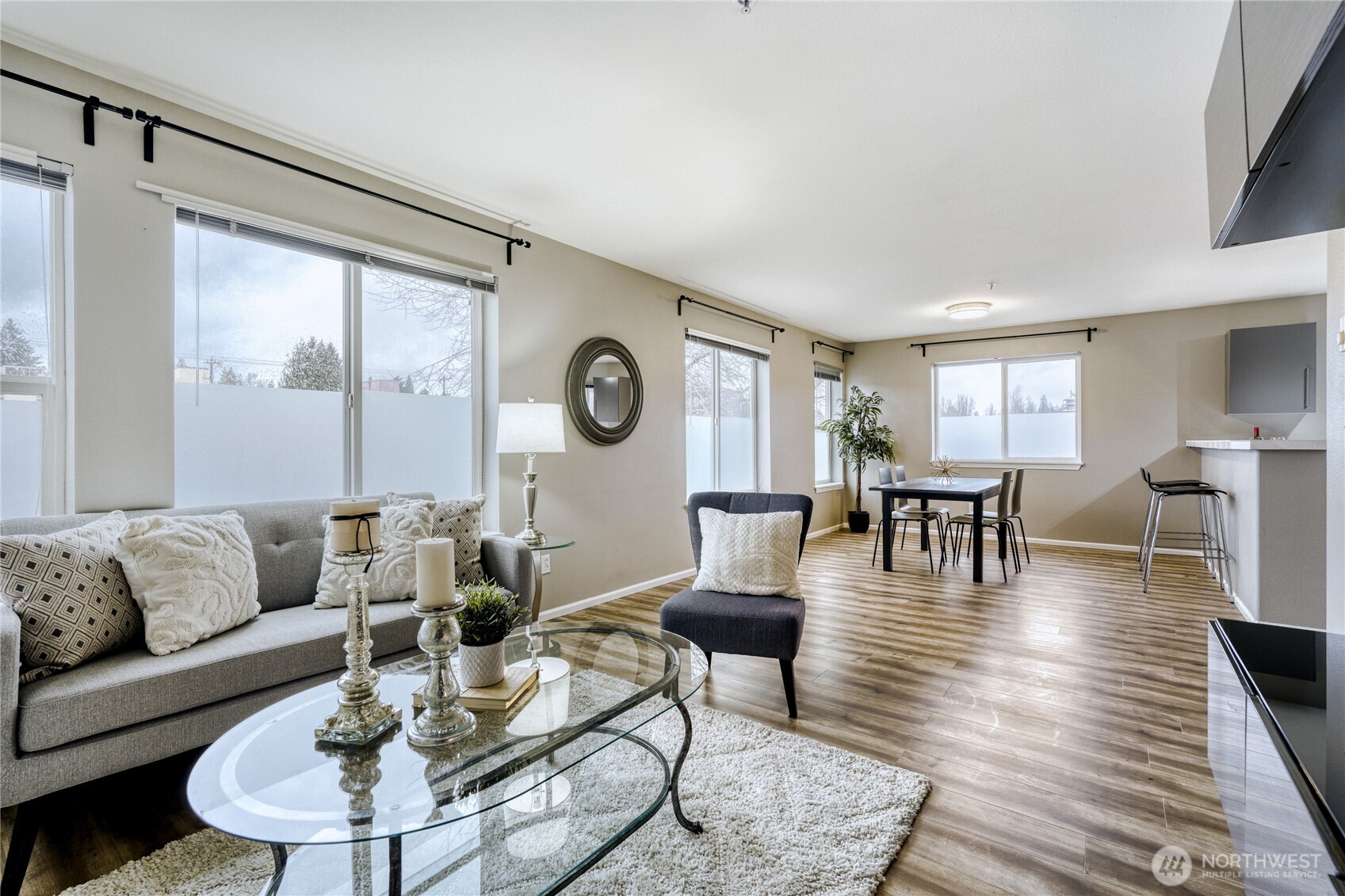 10511 Midvale Avenue N #302, Seattle, WA 98133, photo 2 of 24