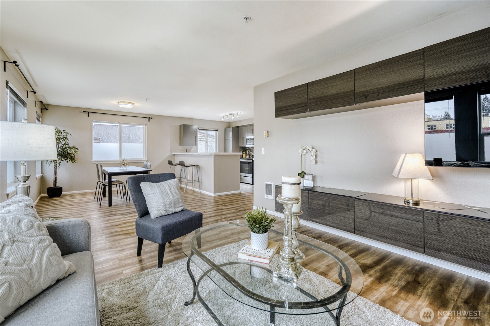 10511 Midvale Avenue N #302, Seattle, WA 98133, photo 3 of 24