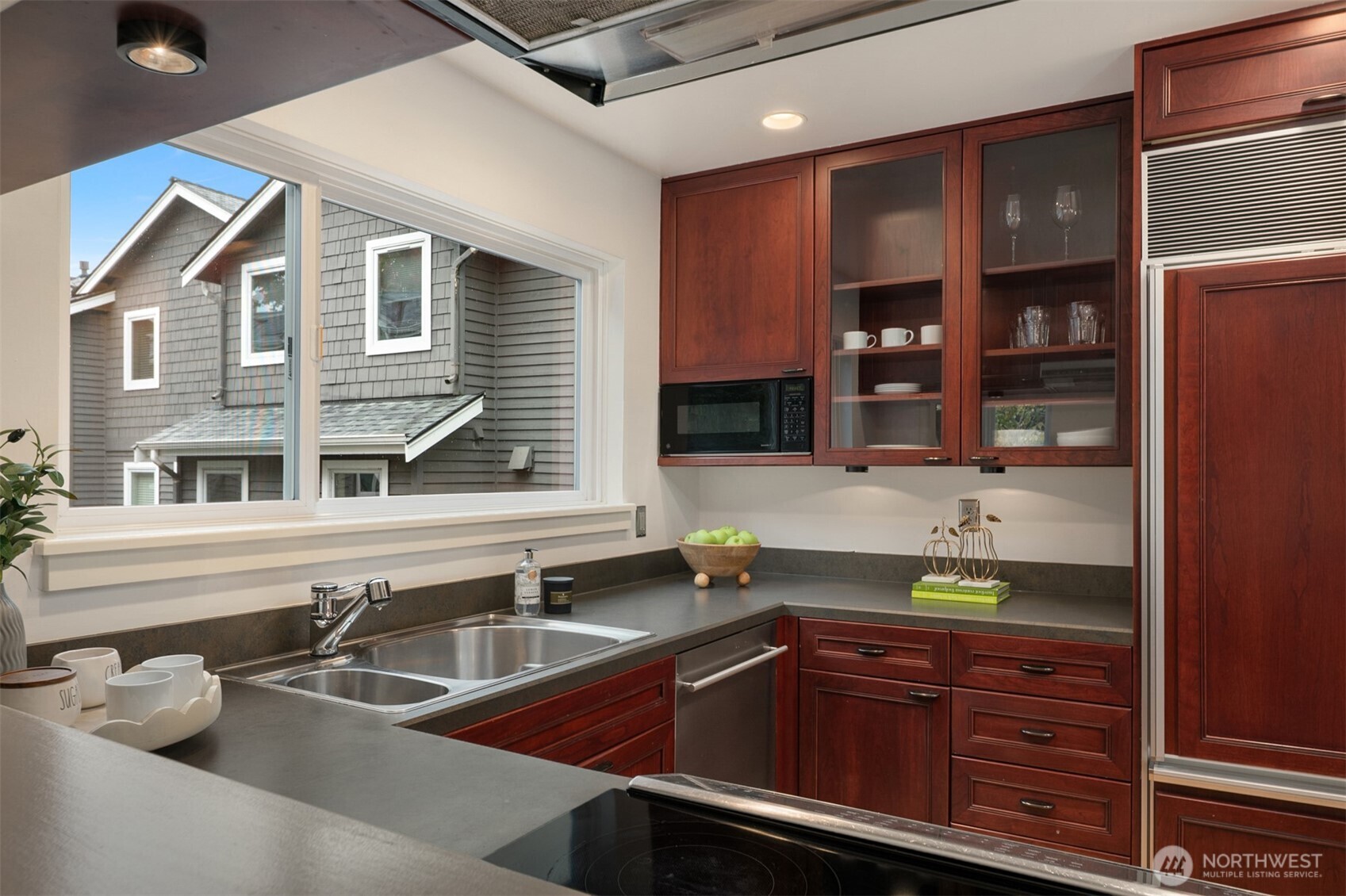 1929 42nd Avenue E #B, Seattle, WA 98112, photo 5 of 16