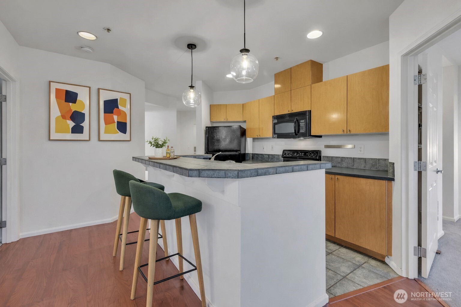 18 Dravus Street #207, Seattle, WA 98109, photo 4 of 34