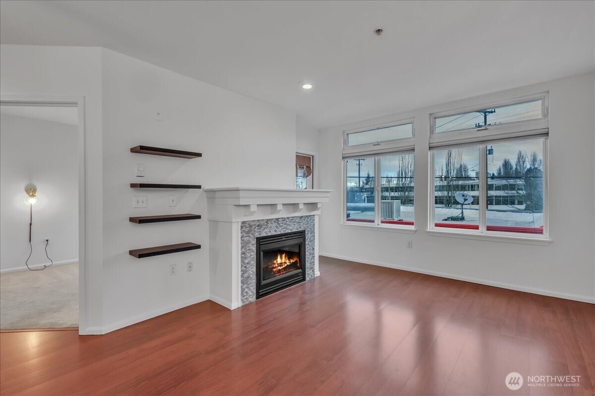 18 Dravus Street #207, Seattle, WA 98109, photo 2 of 34