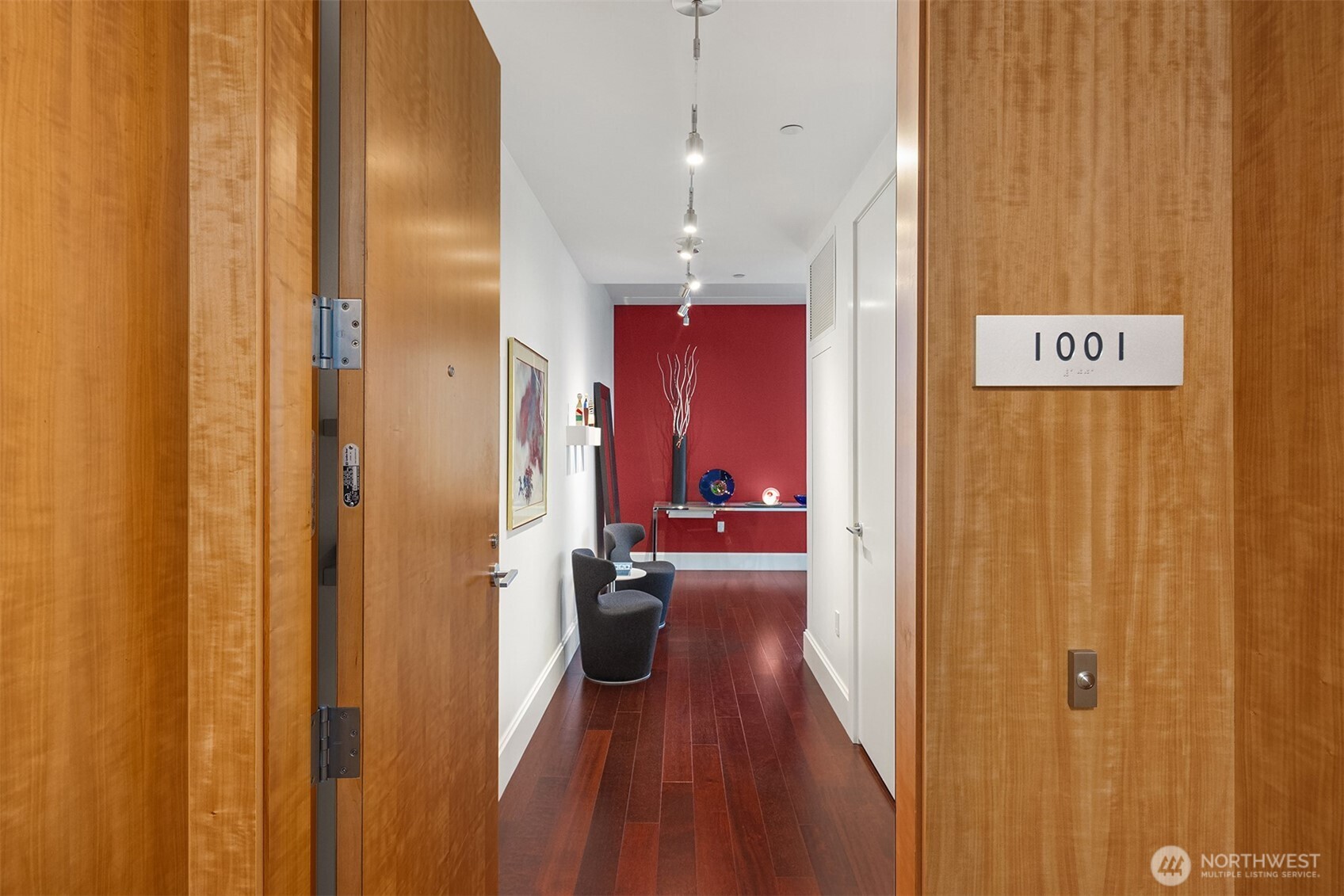 1521 2nd Avenue #1001, Seattle, WA 98101, photo 2 of 37