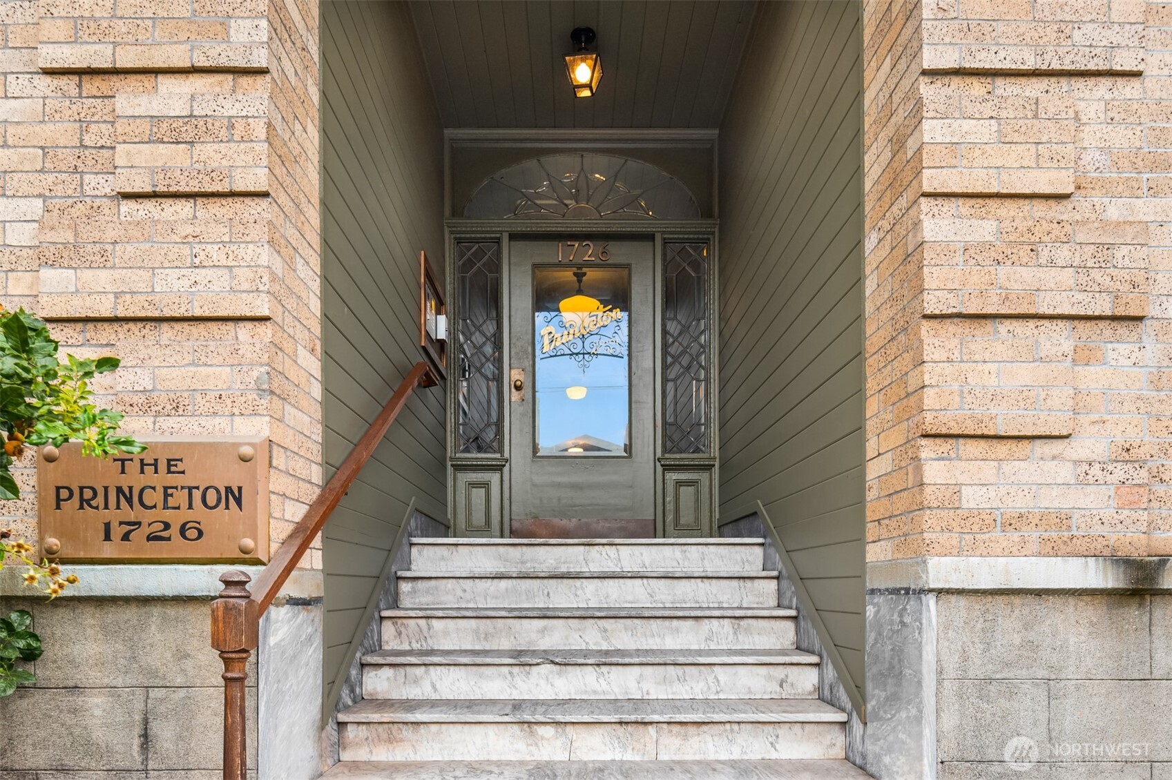 1726 15th Avenue #7, Seattle, WA 98122, photo 2 of 23