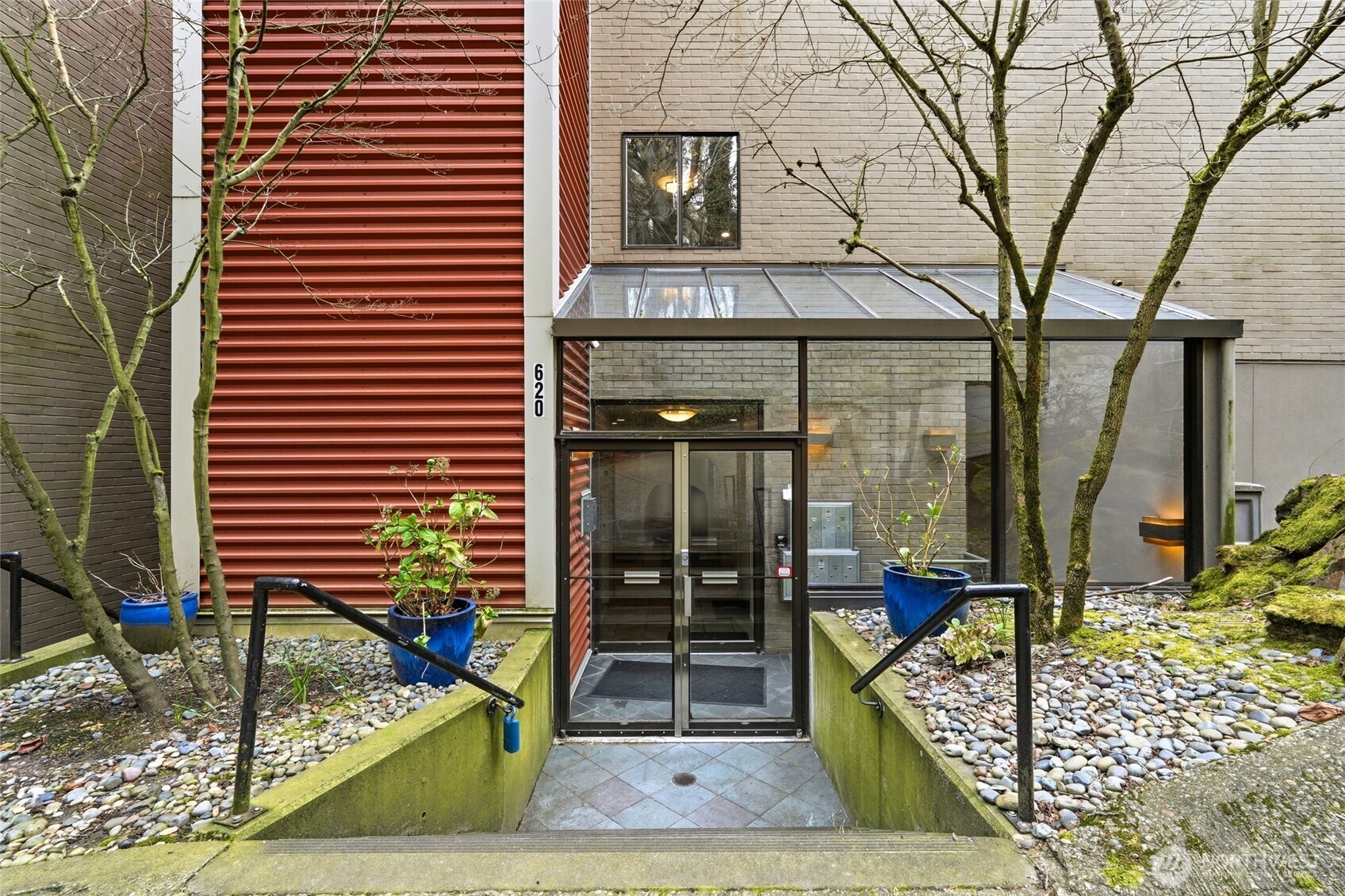 620 W Mercer Place #2B, Seattle, WA 98119, photo 4 of 37