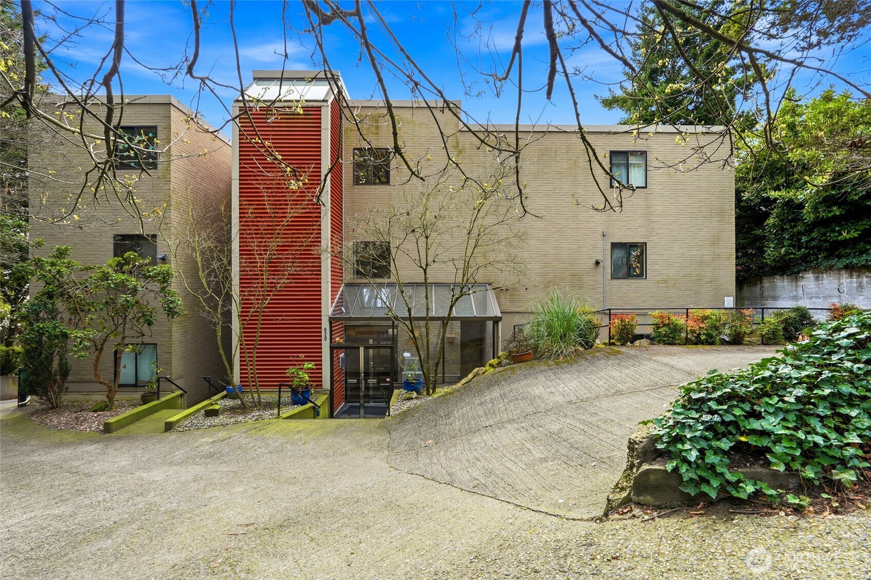 620 W Mercer Place #2B, Seattle, WA 98119, photo 5 of 37