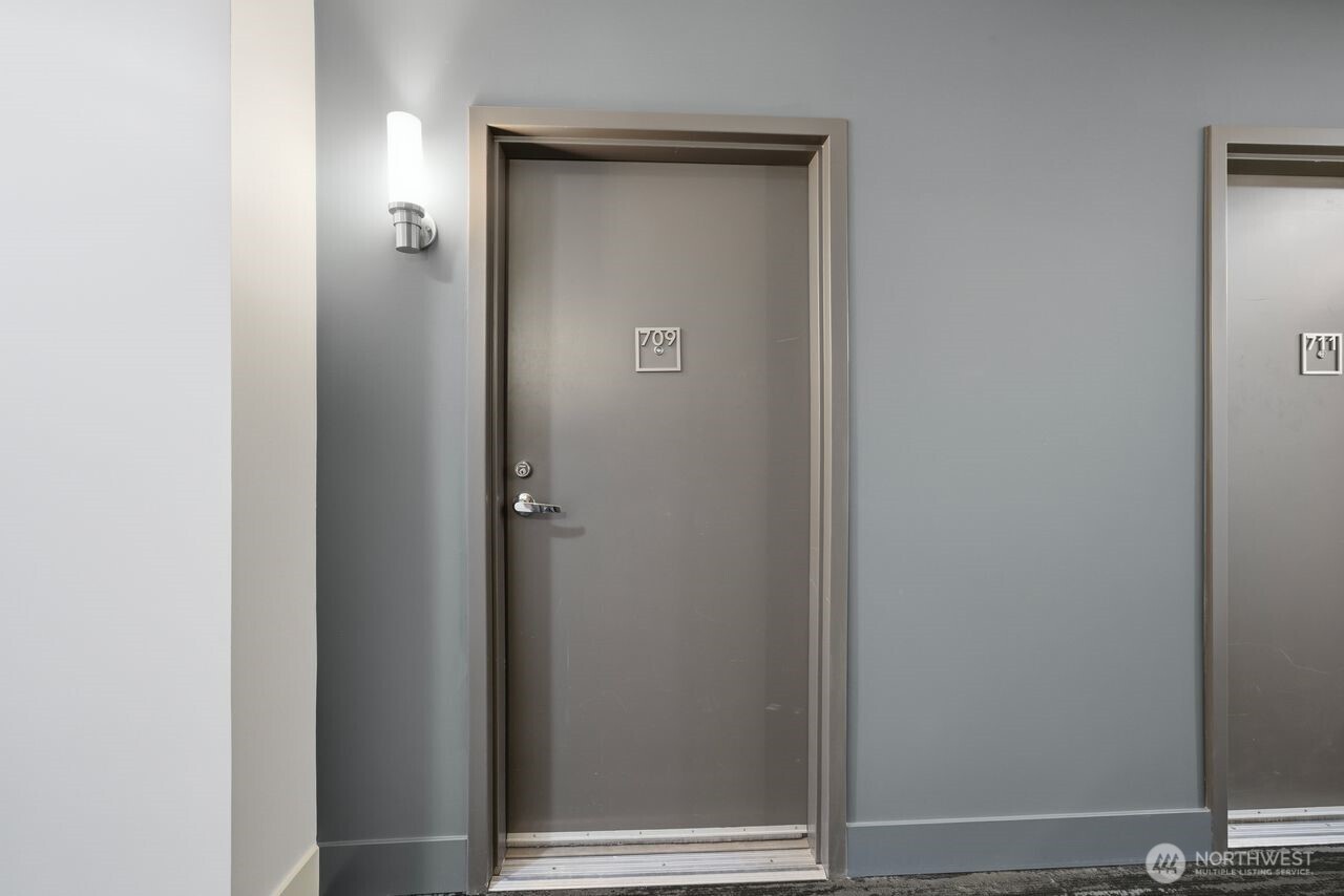 2911 2nd Avenue #709, Seattle, WA 98121, photo 2 of 28