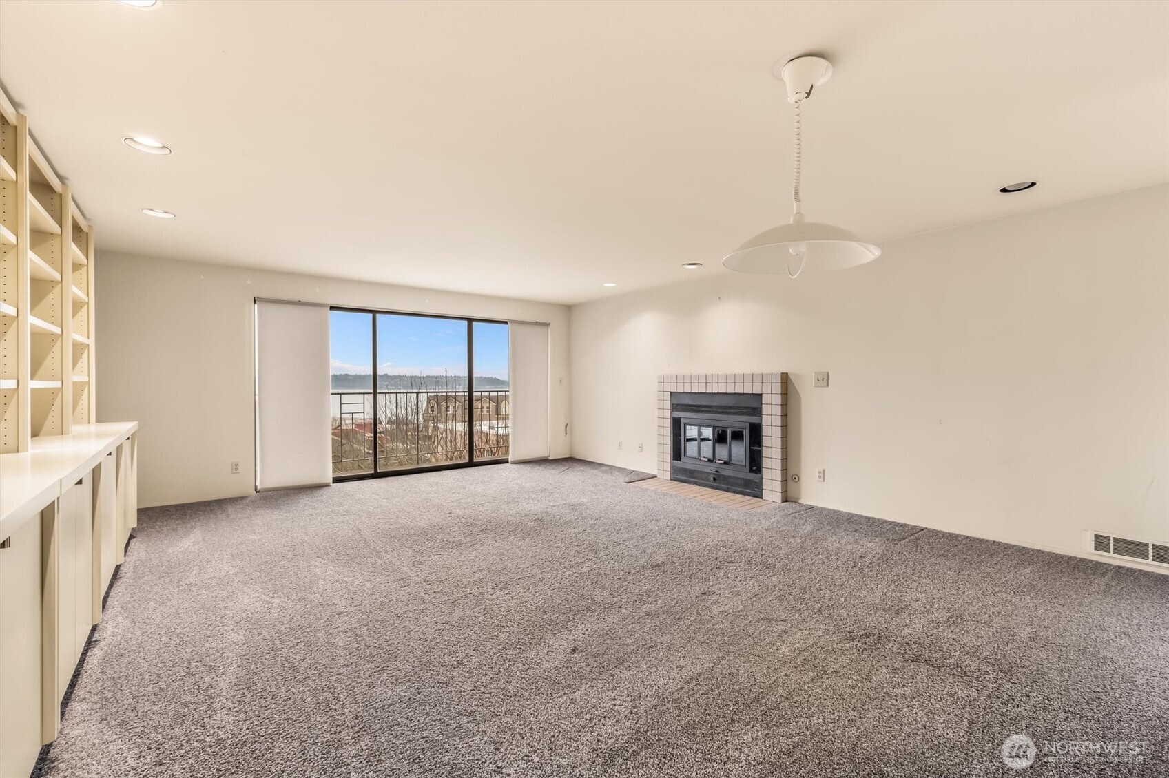 505 W Roy Street #304, Seattle, WA 98119-3882, photo 4 of 33