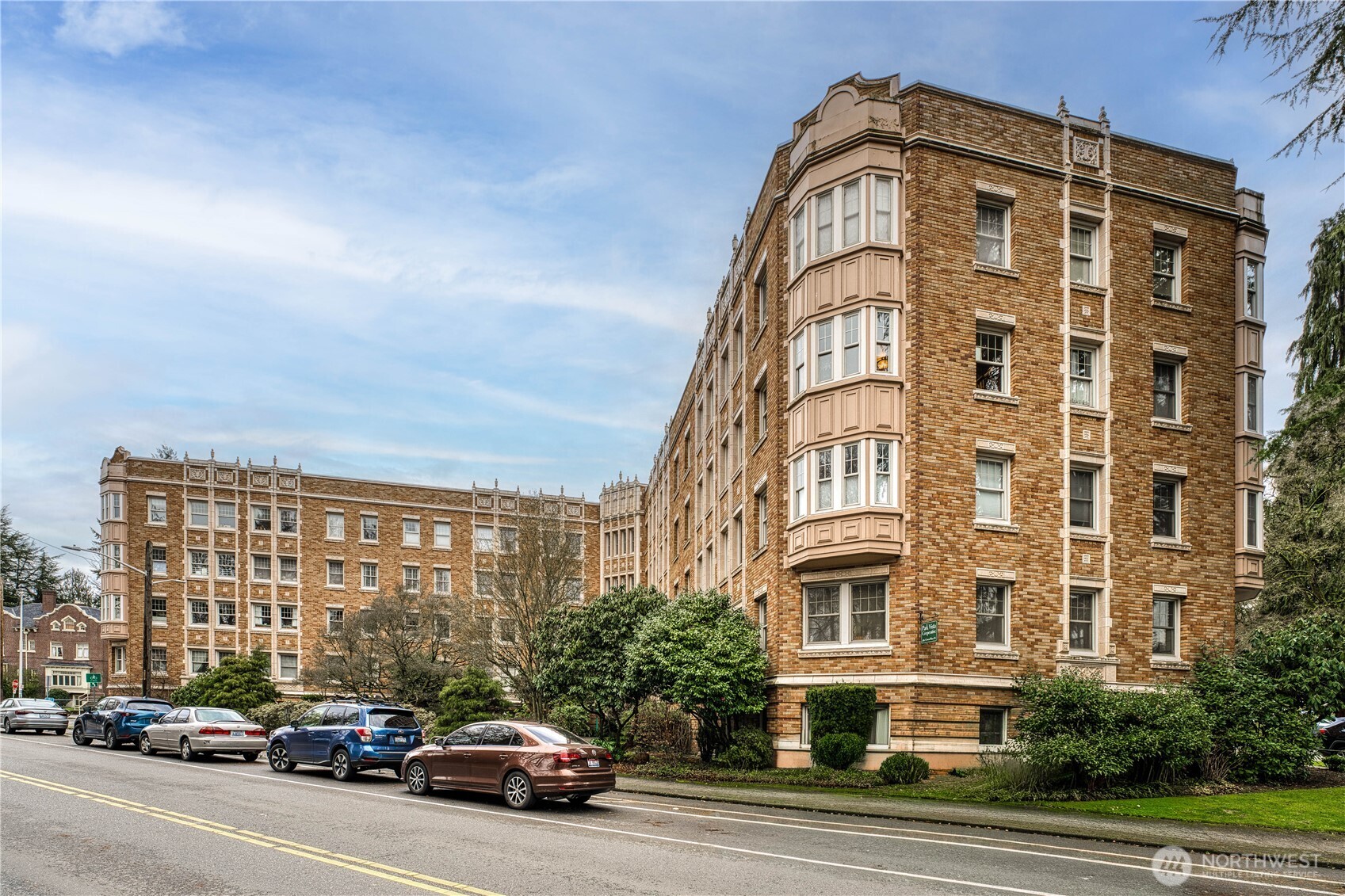 5810 Cowen Place NE #301, Seattle, WA 98105, photo 2 of 27