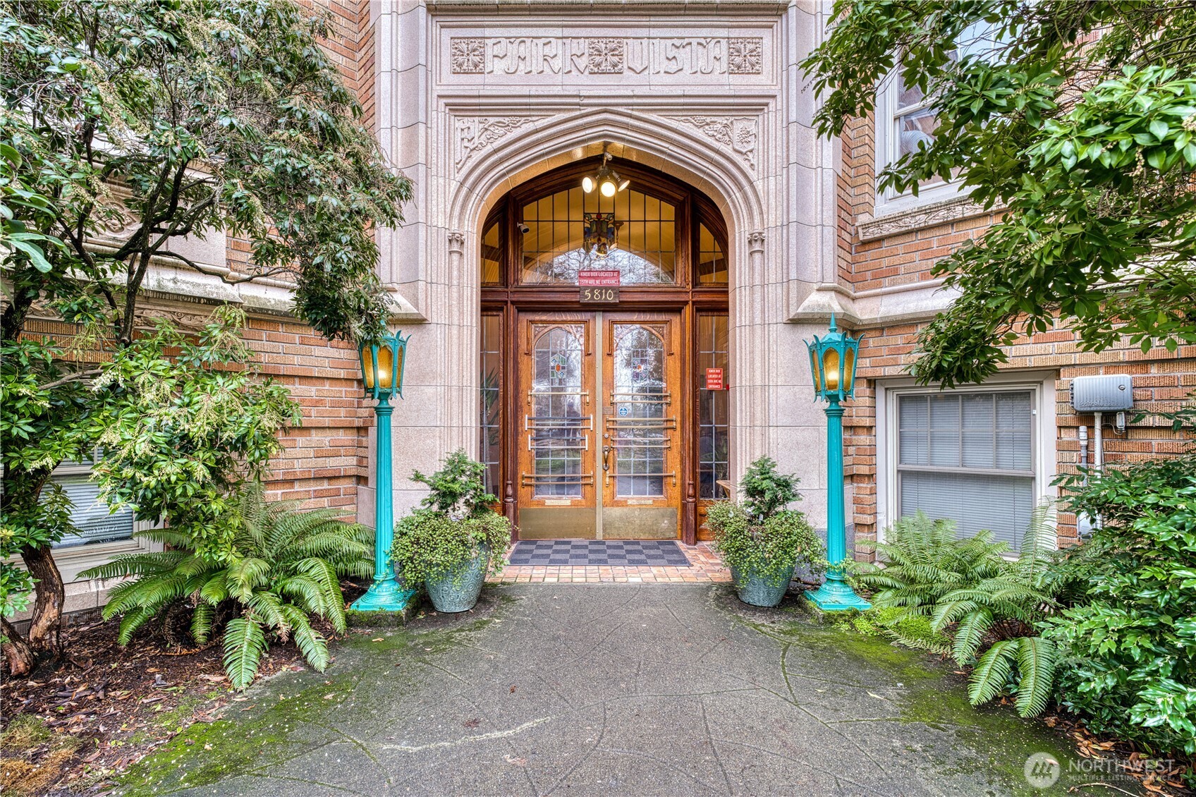 5810 Cowen Place NE #301, Seattle, WA 98105, photo 3 of 27