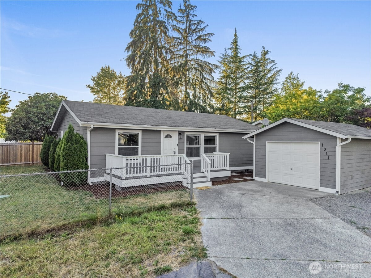1311 104th St E, Tacoma, WA 98445, photo 3 of 5