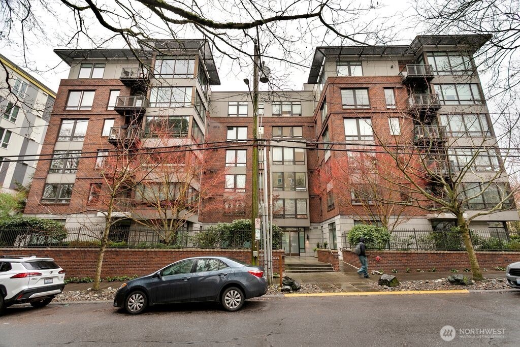 4547 8th Avenue NE #508, Seattle, WA 98105, photo 2 of 22