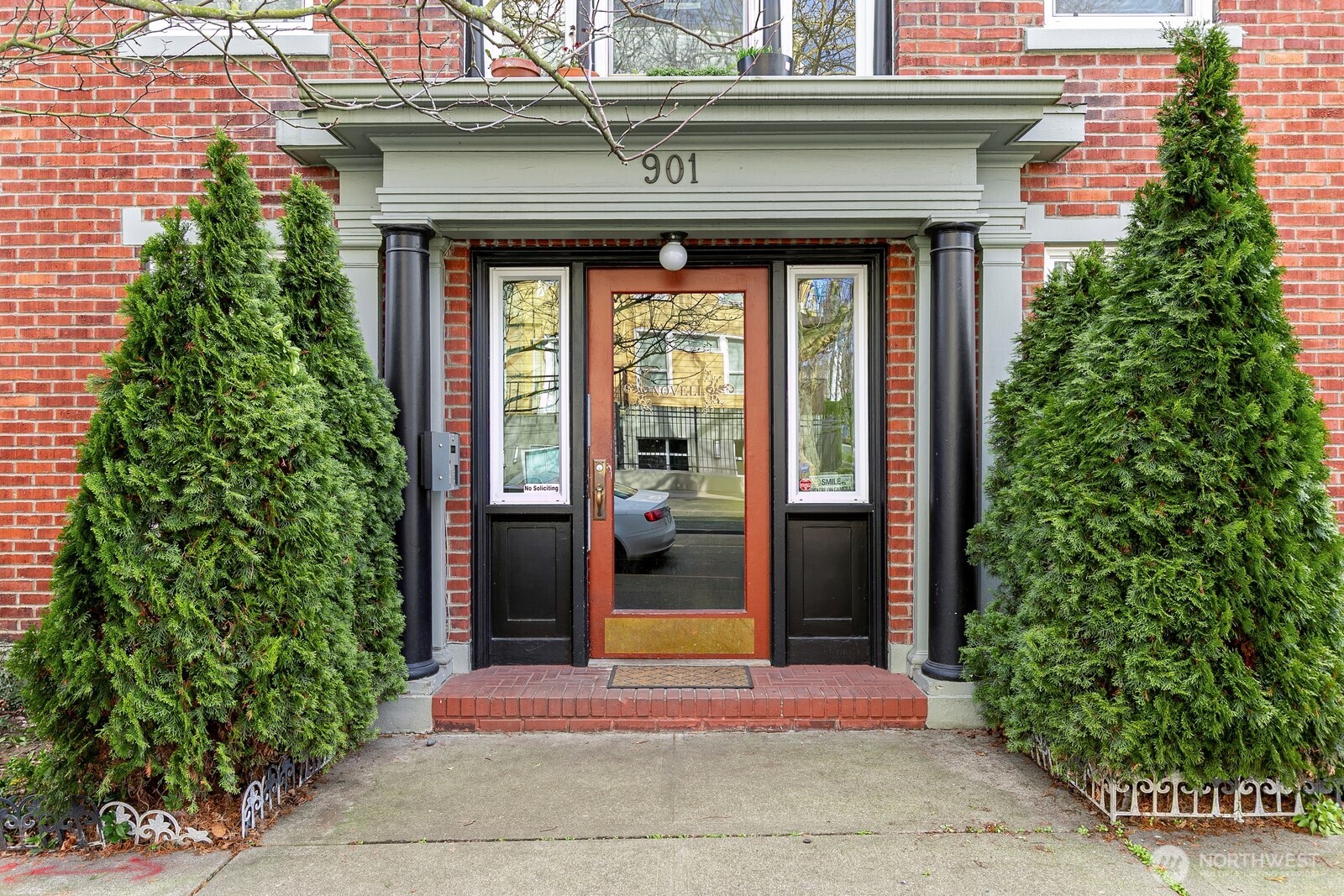 901 NE 43rd Street #306, Seattle, WA 98105, photo 2 of 23
