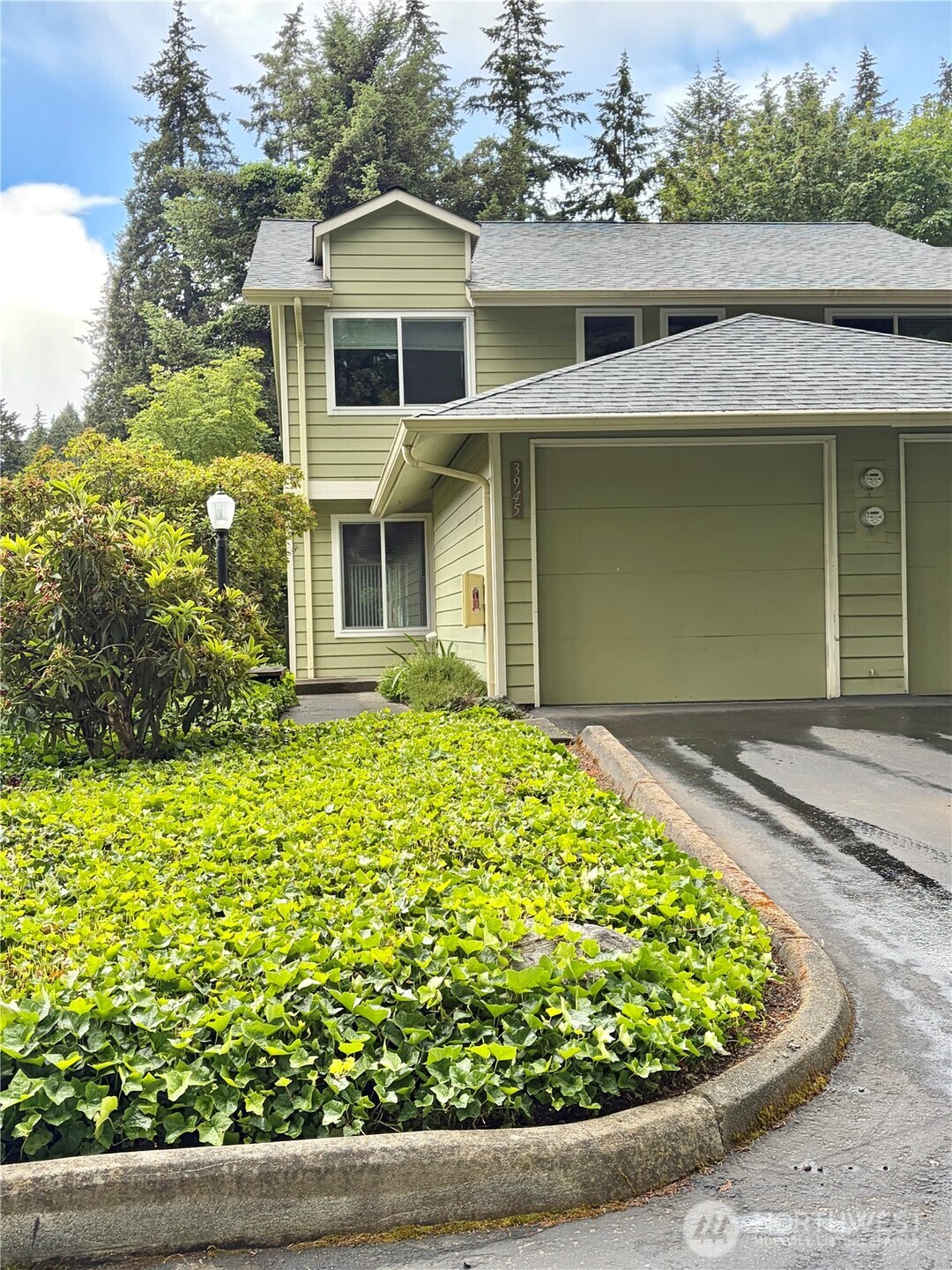 3945 NW Fairway Lane