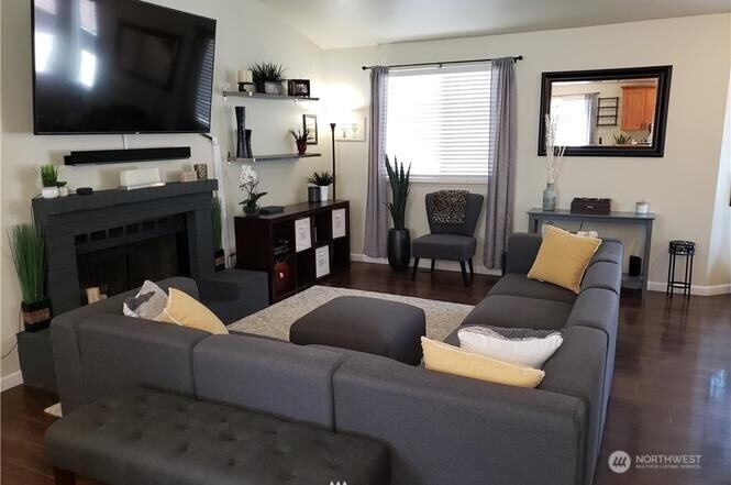2114 SE 8th Drive, Renton, WA 98155-3944, photo 2 of 9