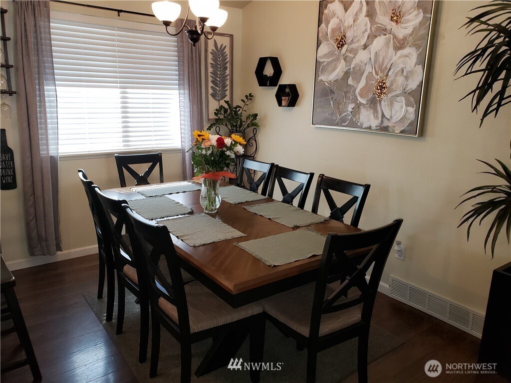 2114 SE 8th Drive, Renton, WA 98155-3944, photo 4 of 9